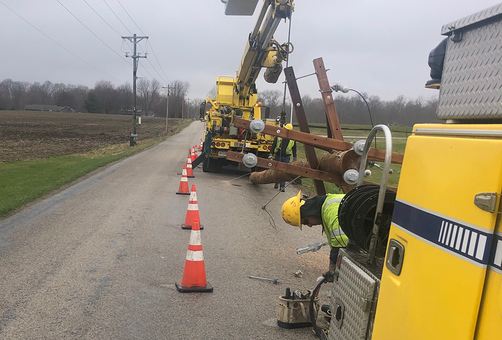 Give line crews lots of room: It’s the law